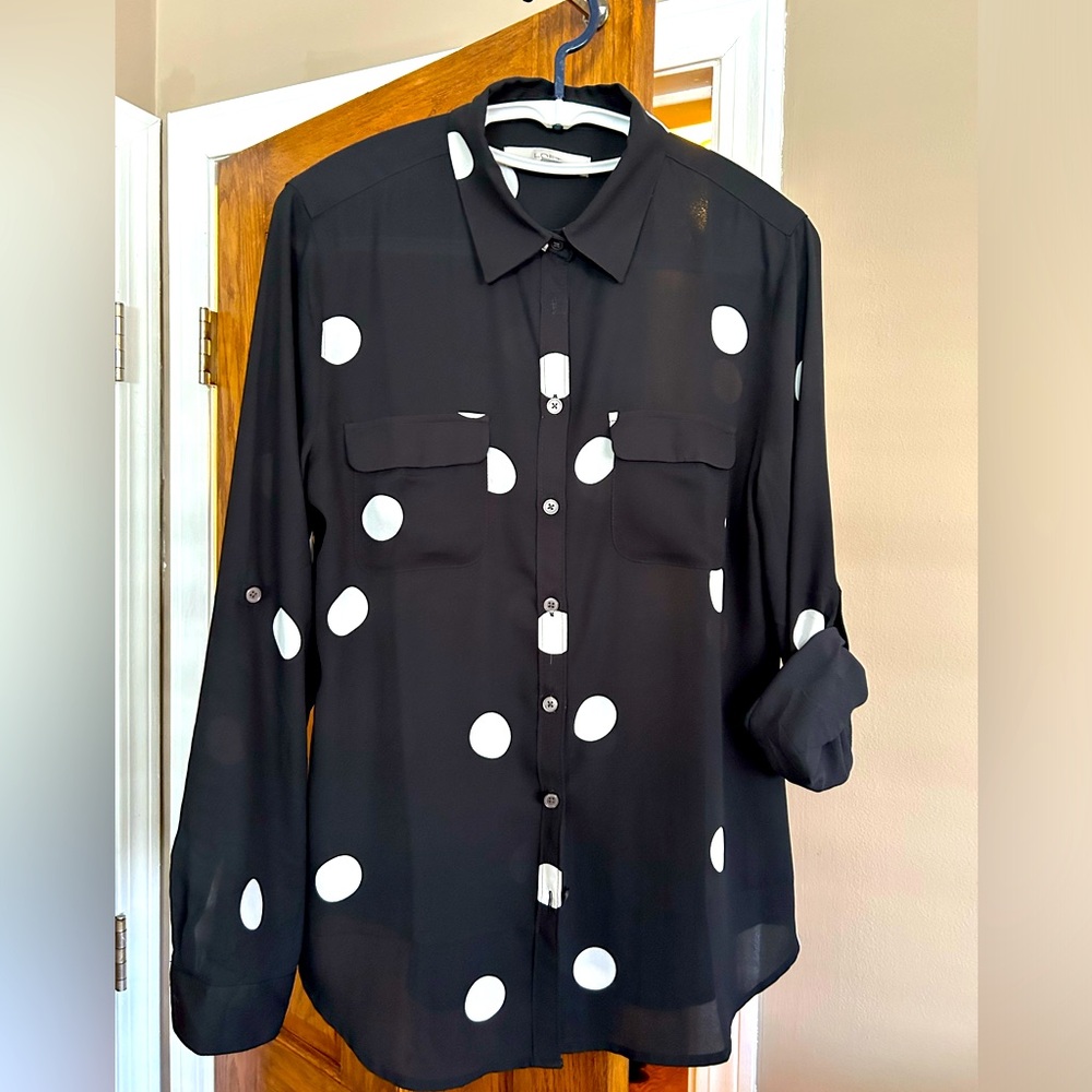 Polka dot blouse with option to roll up the sleeves